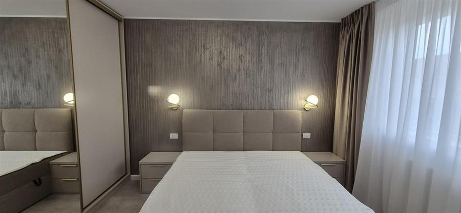 Apartament cu 3 camere semidecomandat, mobilat în Hipodrom 4