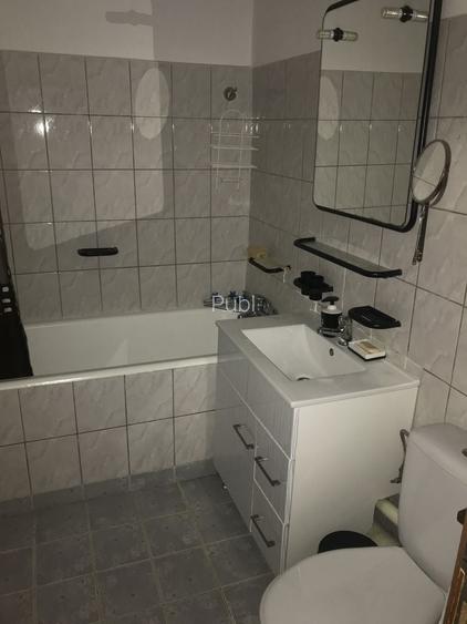 Vand apartament 2 camere, semidecomandat in Zamca, Str. Visinilor.