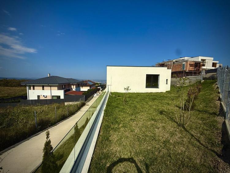 Casă individuală cu 5 camere cu Canalizare în Făget