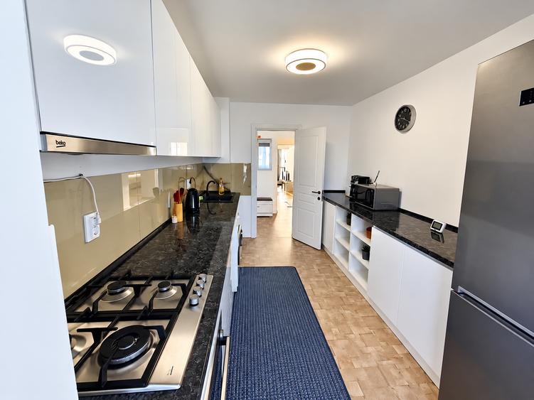 Apartament cu 3 camere decomandat în Faleză