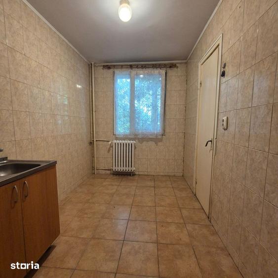 Apartament cu 3 camere decomandat în Giurgiului