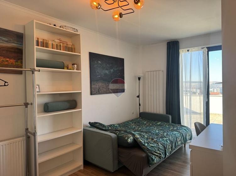 Apartament cu 3 camere semidecomandat, mobilat în Bună Ziua