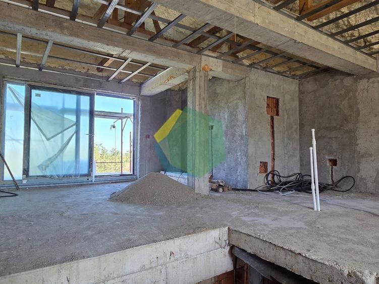 Casă cu 5 camere cu Canalizare în Est