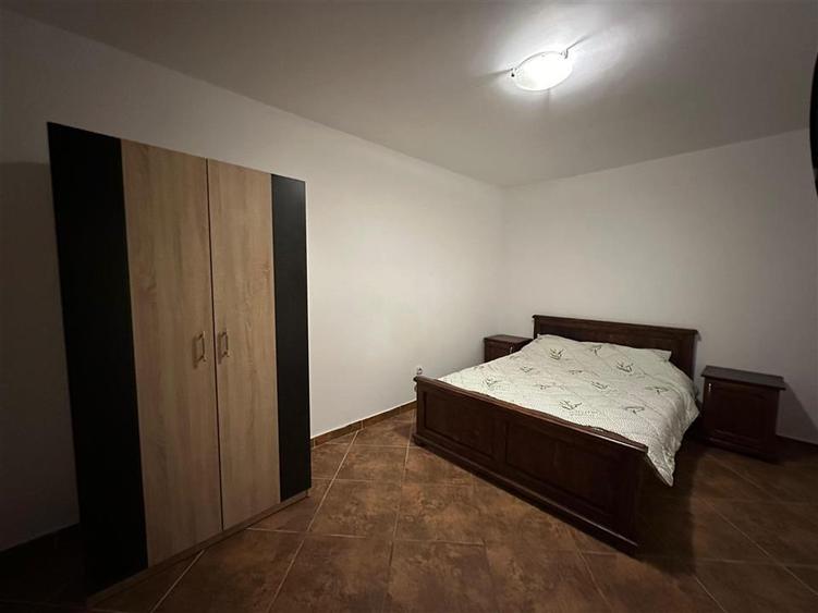 Casă cu 2 camere cu Canalizare în Central