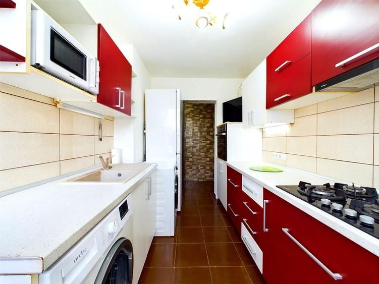 Apartament cu 2 camere semidecomandat în 15 Noiembrie