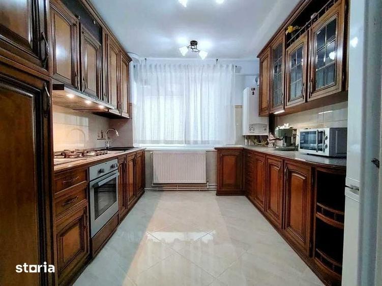 Apartament 3 camere decomandat etaj:2/4 ,central - 1
