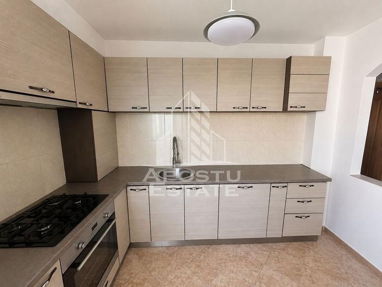 Apartament cu 2 camere nedecomandat, mobilat în Dâmbovița