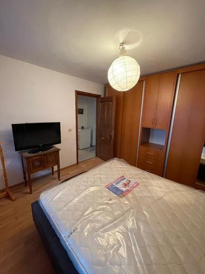 Apartament cu 3 camere decomandat în Berceni