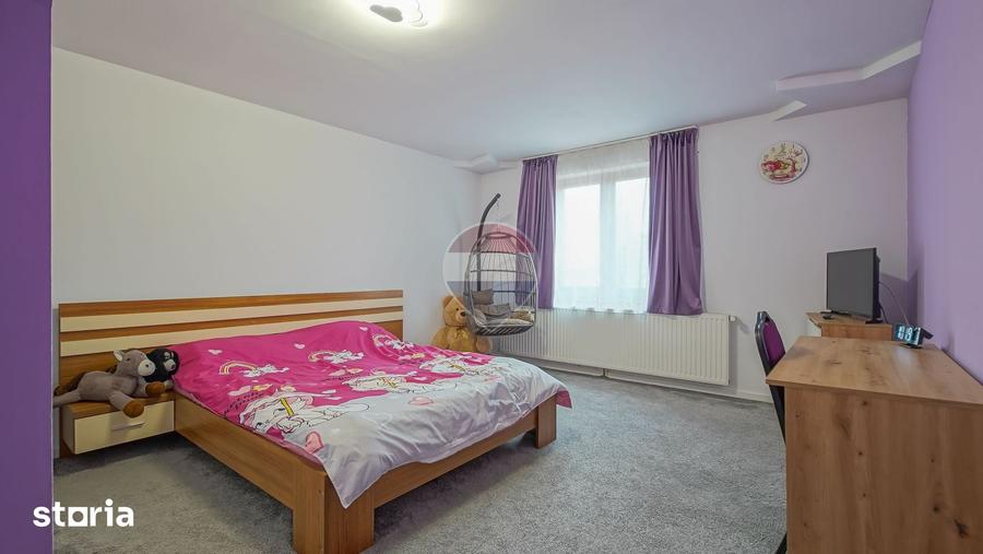 Casă cu 7 camere cu Teren 300 Mp în Central