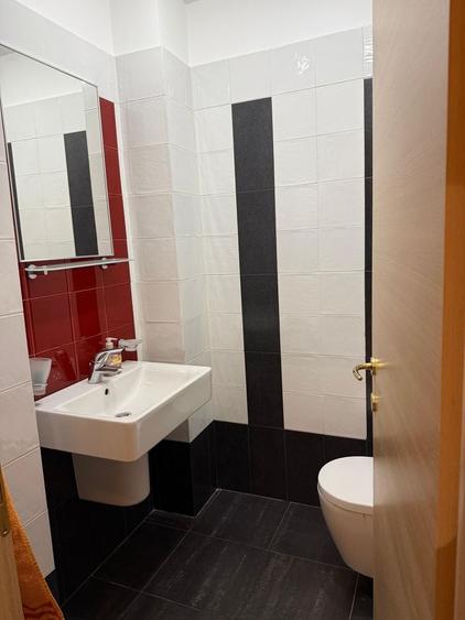 Apartament cu 2 camere semidecomandat, mobilat în Sisești