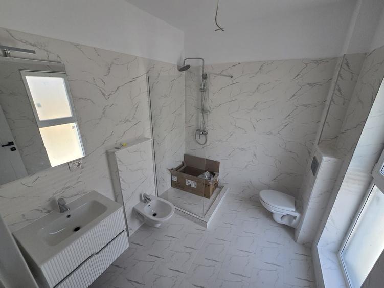 Apartament cu 2 camere decomandat în Girocului