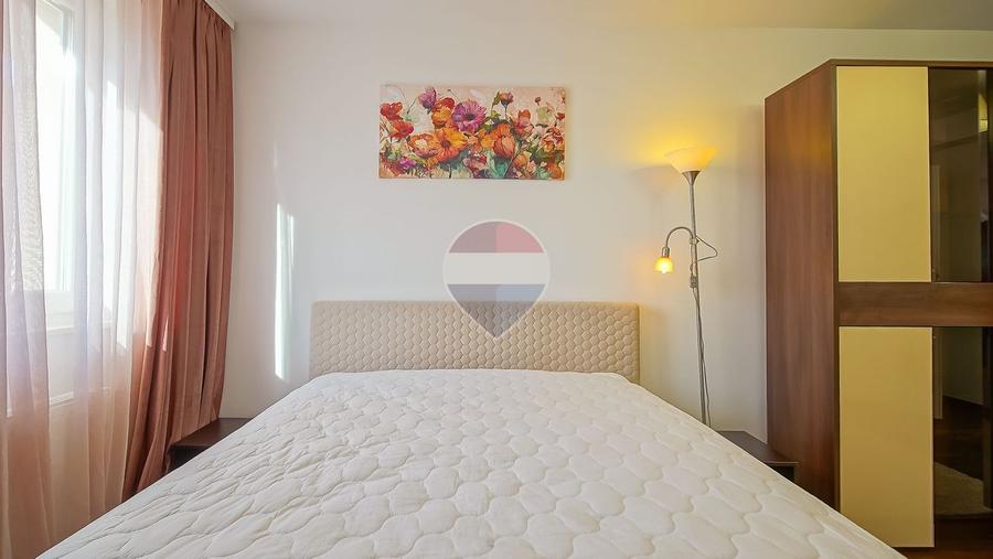 Apartament cu 3 camere decomandat, mobilat în Tractorul