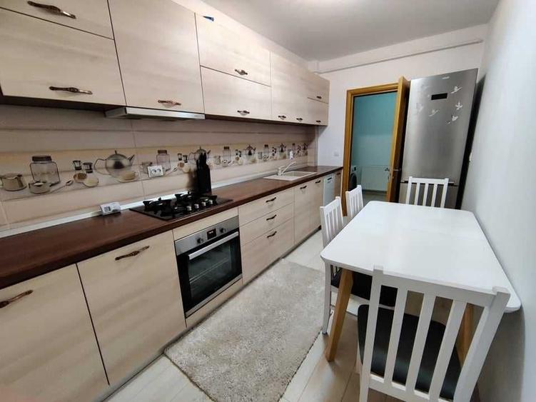 Apartament cu 2 camere semidecomandat în Ipotești