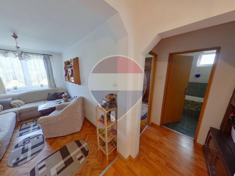 Apartament cu 4 camere decomandat, mobilat în Central