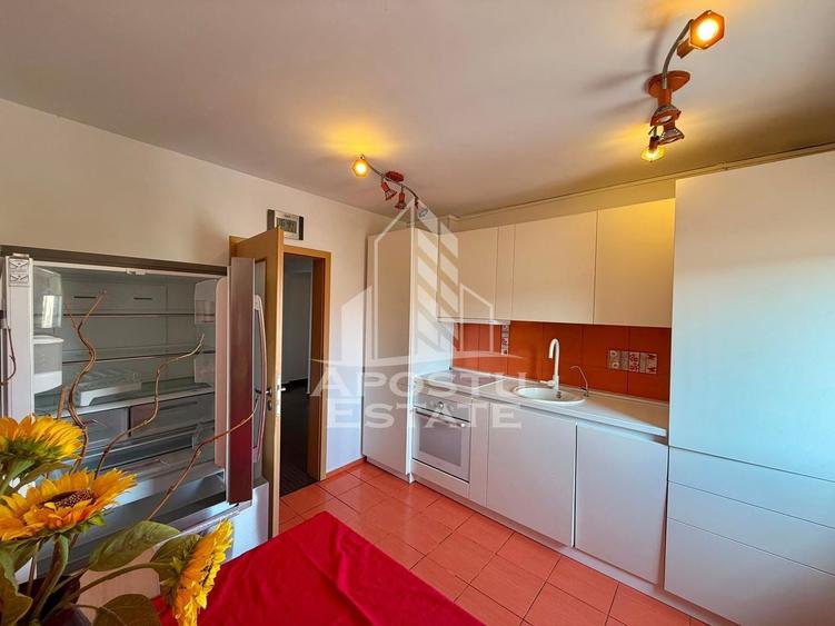 Apartament cu 3 camere decomandat, mobilat în Girocului