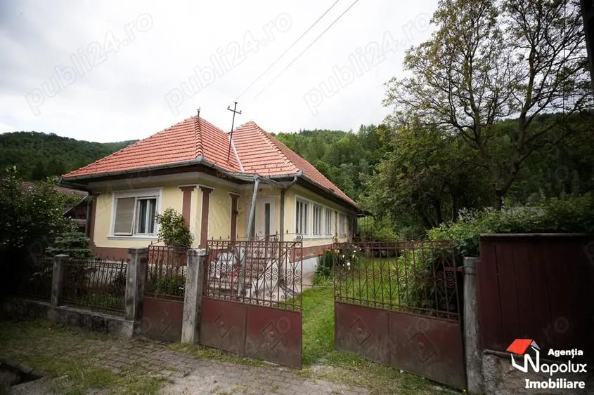 Casă cu 4 camere cu Teren 3100 Mp în Vale