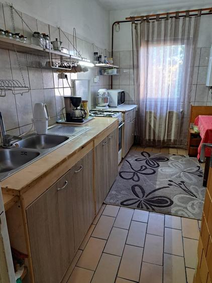 Apartament cu 4 camere decomandat în Central