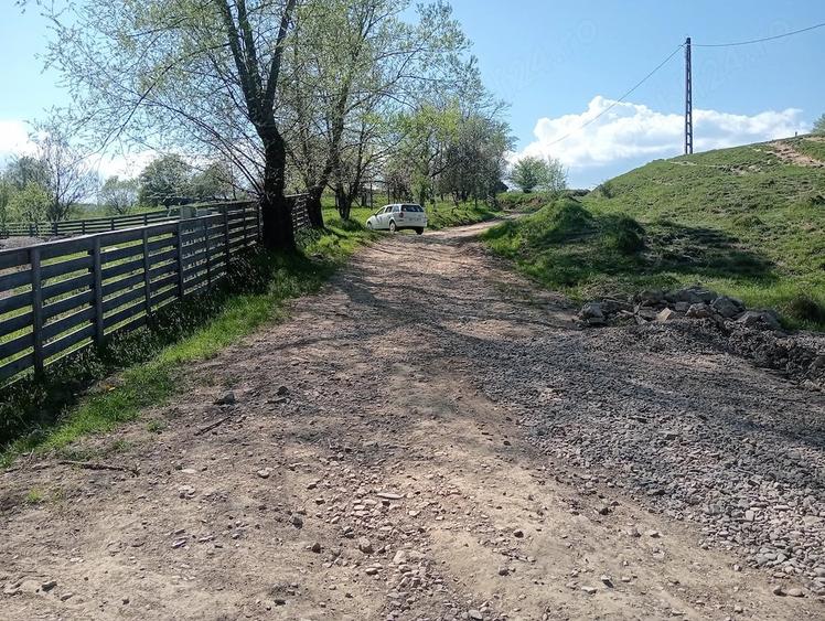 Teren de 1800 mp, în Varvata