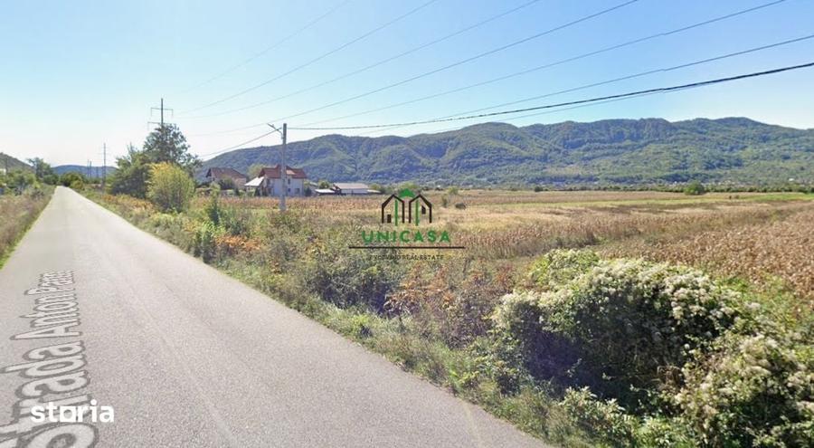 Teren de 4550 mp, în Central