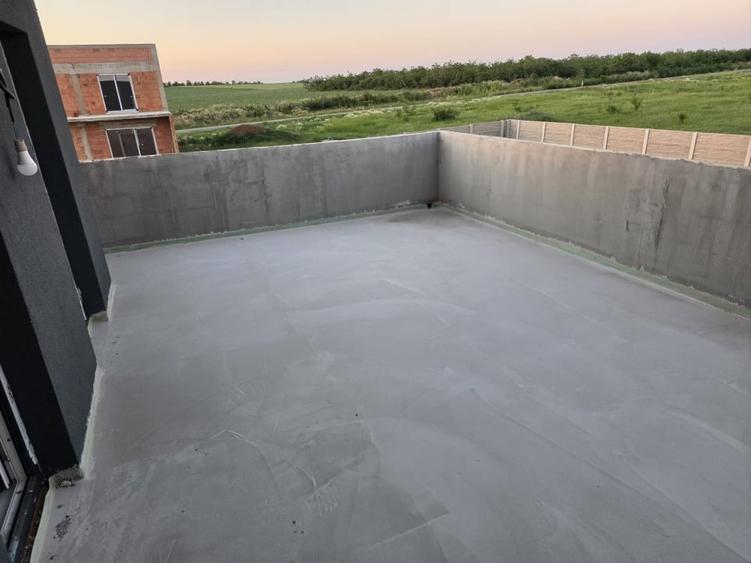Duplex cu 4 camere cu Canalizare în Giarmata