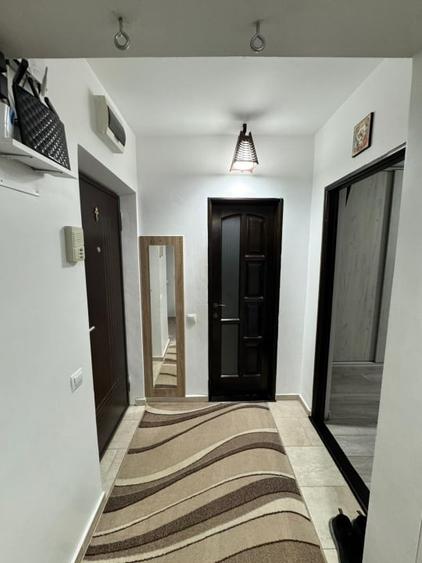 Apartament cu 3 camere decomandat, mobilat în Bogdan Vodă