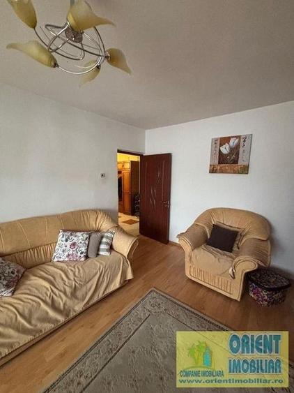 Apartament cu 3 camere decomandat în Dacia