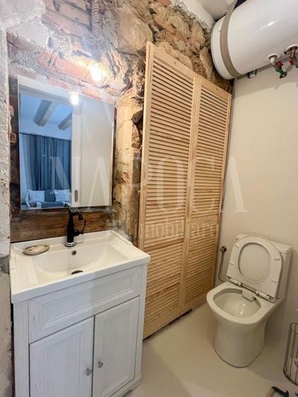 Casă individuală cu 8 camere cu Canalizare în Central