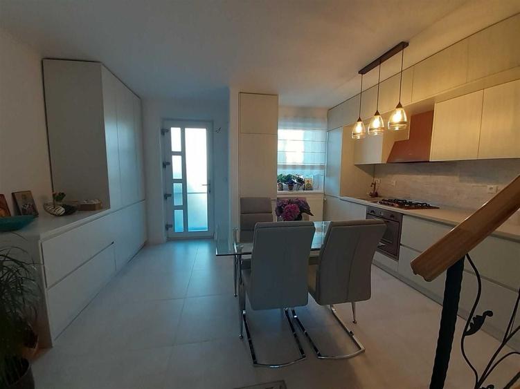 Casă individuală cu 3 camere cu Teren 142 Mp în Central