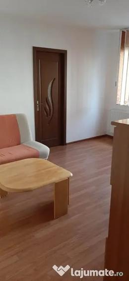 Apartament cu 3 camere semidecomandat în Malu Roșu