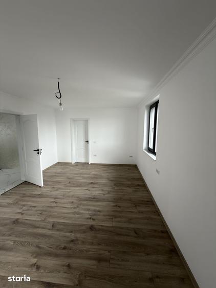 Casă cu 4 camere cu Teren 600 Mp în Central