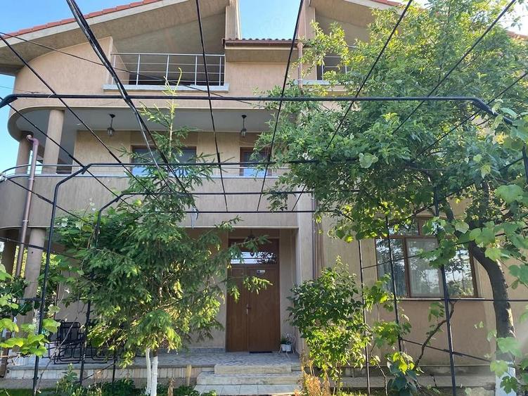 Casă cu Teren 1050 Mp în Central