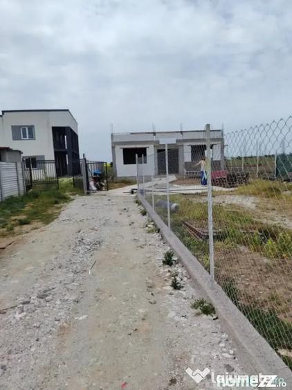 Casă cu 3 camere cu Teren 400 Mp în Central