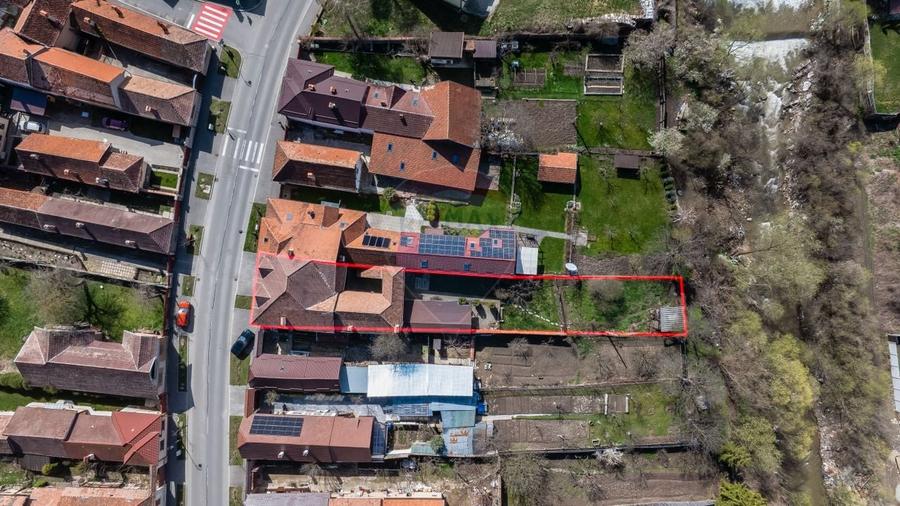 Casă cu 7 camere cu Teren 450 Mp în Central