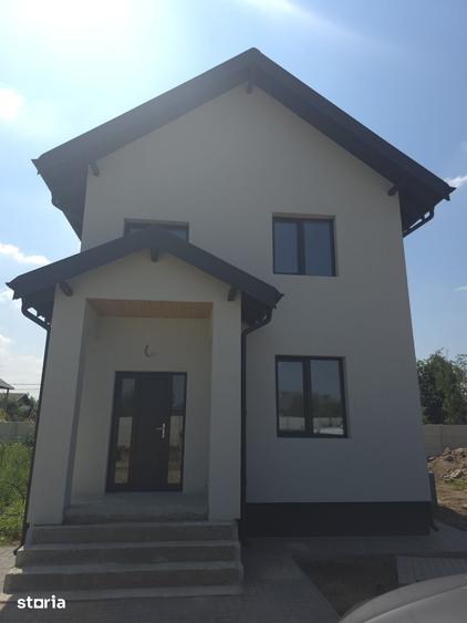 Casă cu 4 camere cu Teren 400 Mp în Domnești