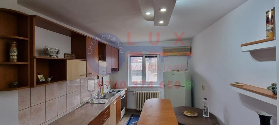 Apartament cu 3 camere decomandat în Piața Nouă
