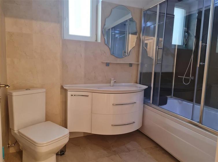 Apartament cu 3 camere decomandat, mobilat în Burdujeni