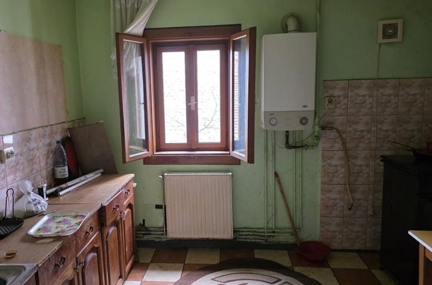 Apartament cu 2 camere semidecomandat, mobilat în Central