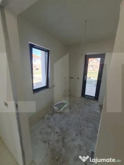 Casă cu 5 camere cu Teren 604 Mp în Giarmata