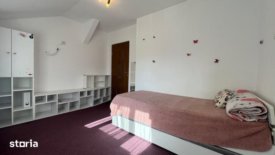Apartament cu 3 camere decomandat în Est