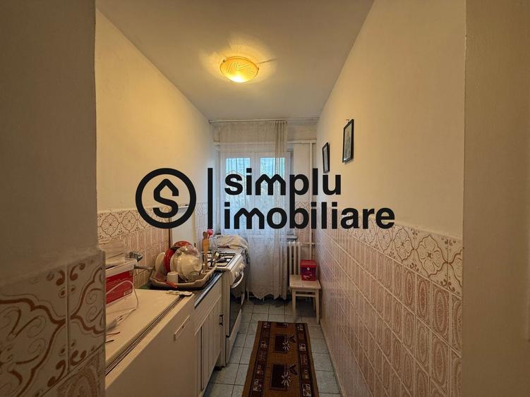 Apartament cu 2 camere semidecomandat, mobilat în Craiovița Nouă