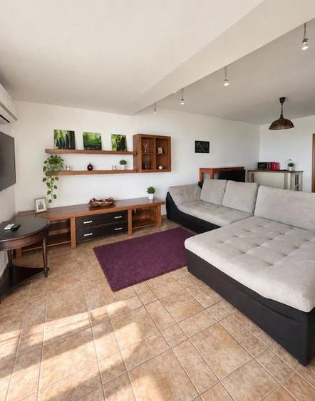 Apartament cu 3 camere decomandat în Faleza Nord