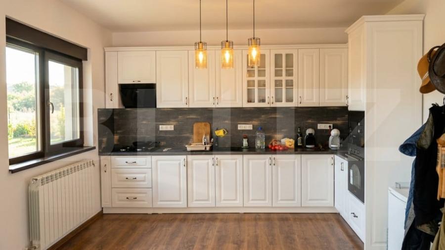 Casă cu 3 camere cu Teren 2300 Mp în Gârbova