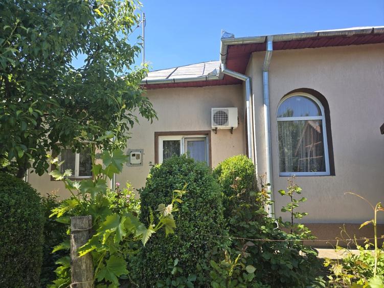 Casă individuală cu 4 camere cu Teren 2100 Mp în Radovanu