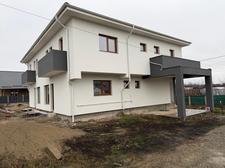 Duplex cu 4 camere cu Garaj în Păulești