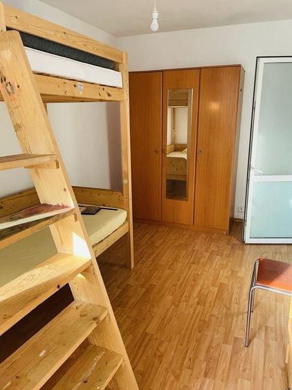 Apartament cu 3 camere decomandat în Craiter