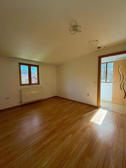 Casă cu 4 camere în Breaza de Sus