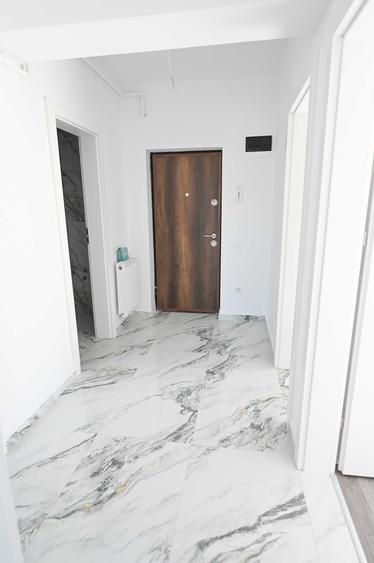 Apartament cu 3 camere decomandat în Cristian
