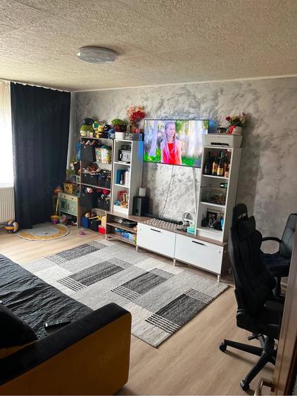 Apartament cu 3 camere decomandat în Micro 11