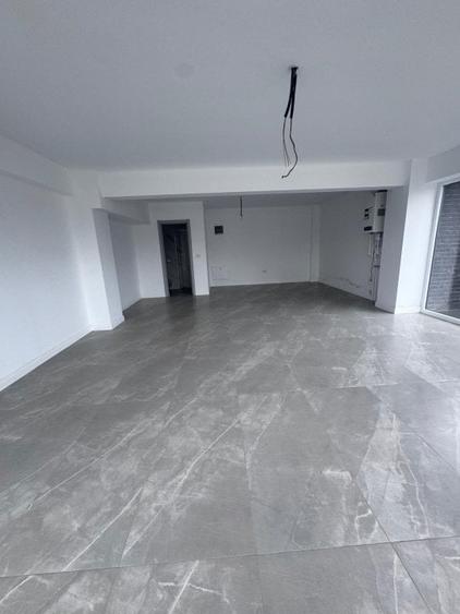 Spațiu comercial, de 50 mp, în Est