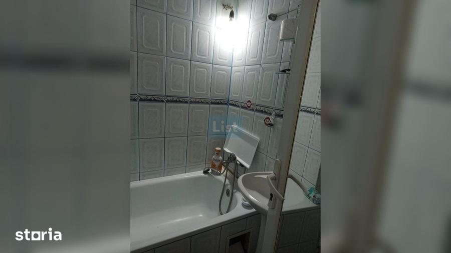 Apartament cu 4 camere decomandat în Micro 40